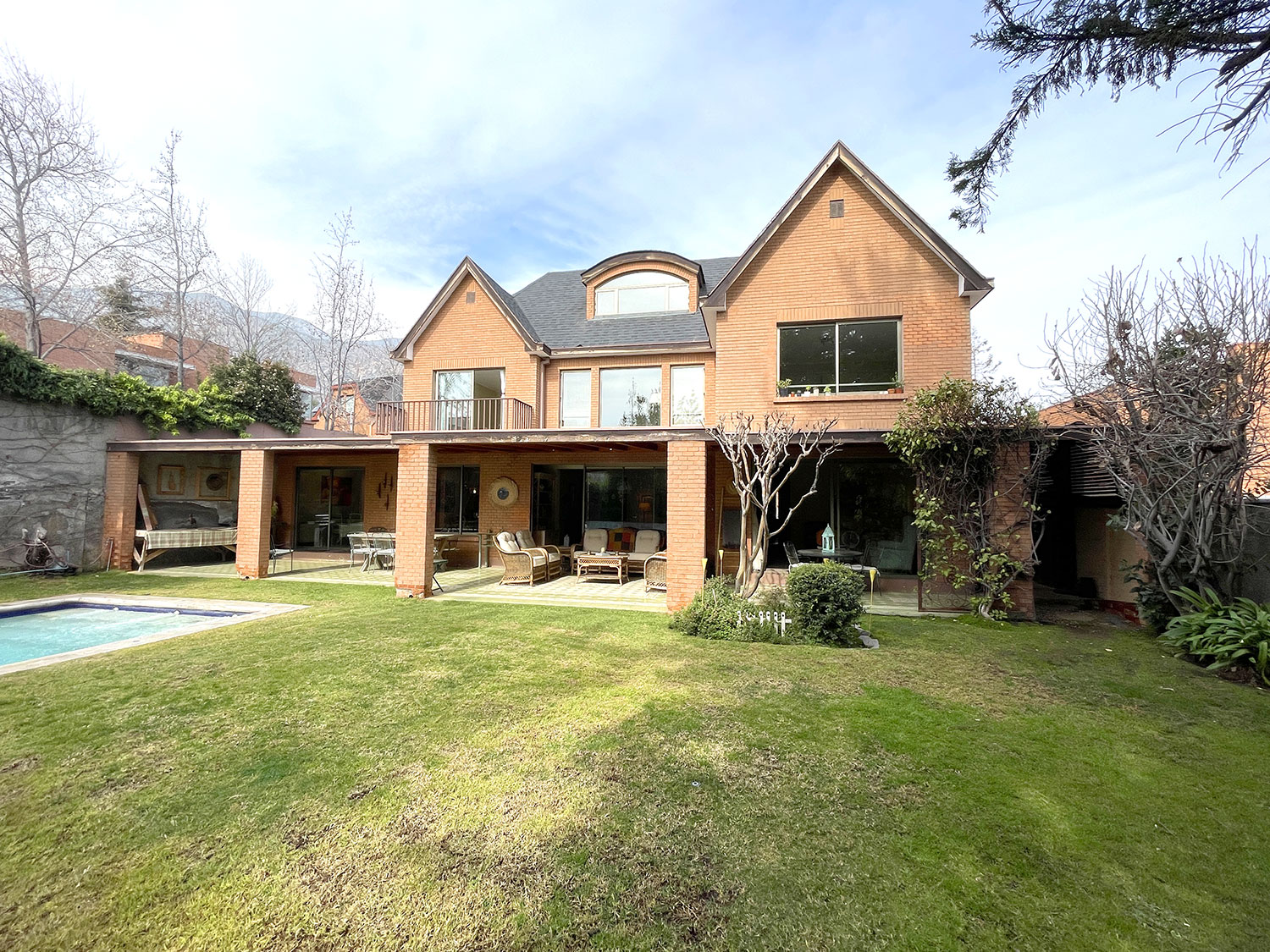 SE VENDE MARAVILLOSA CASA EN CONDOMINIO SAN CARLOS DE APOQUINDO