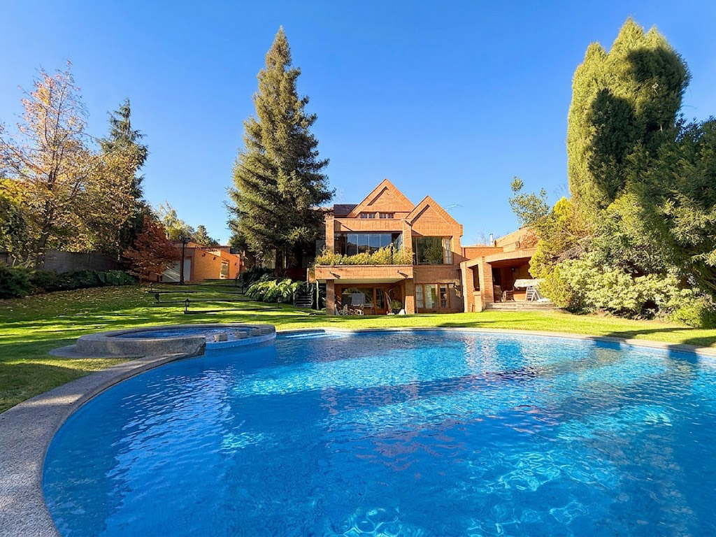 ESPECTACULAR CASA EN GOLF DE MANQUEHUE SECTOR SANTIAGO COLLEGE