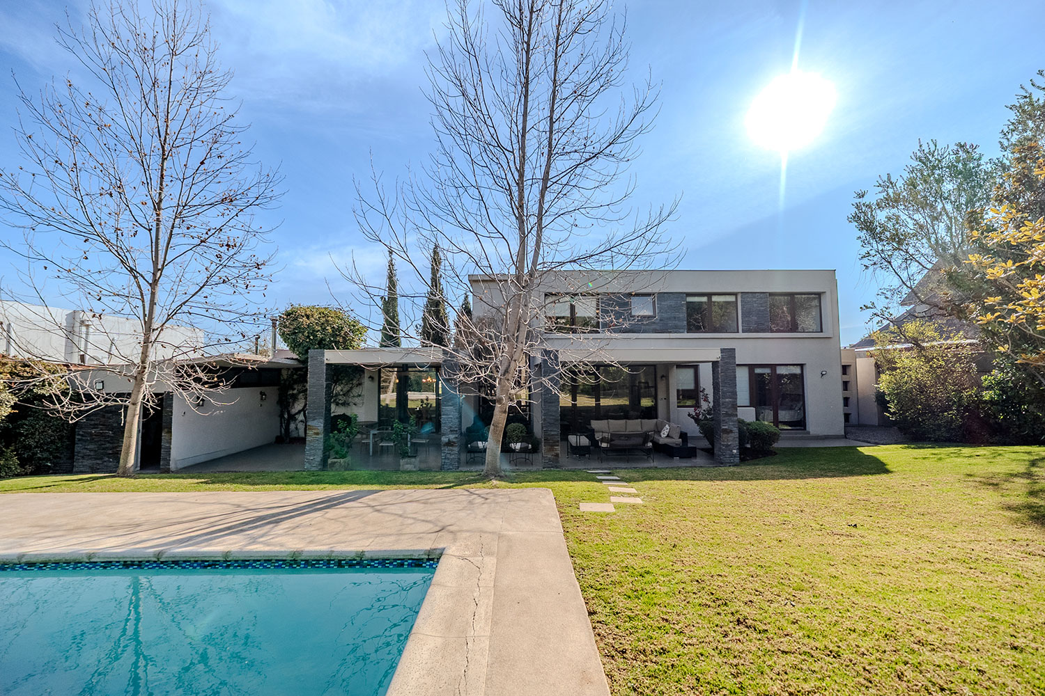 SOLIDA MEDITERRANEA EN CONDOMINIO PIEDRA ROJA CHICUREO